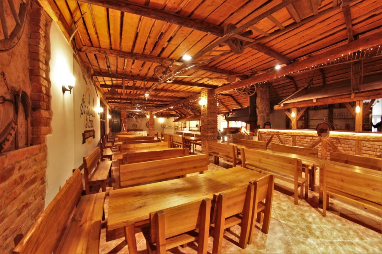 捷克布杰约维采 欣洛斯卡克蔓旅馆酒店 外观 照片